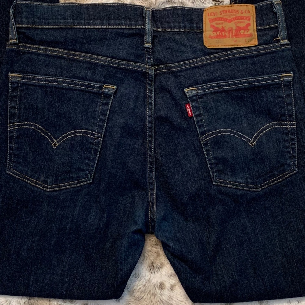 Levi’s 513 Size 32x32  **Like New**
